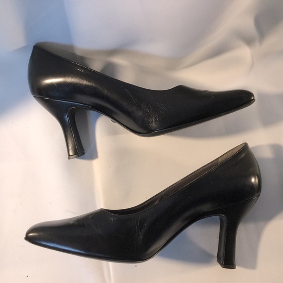 Bally ucella black leather pumps EUC